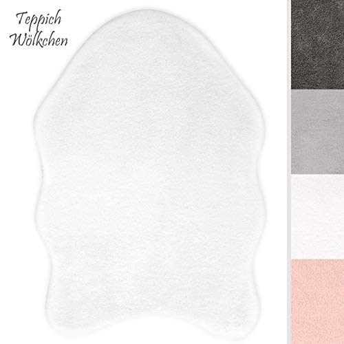 Kurzfell-Teppich Kunstfell Hasenfell Imitat | Wohnzimmer Schlafzimmer Kinderzimmer | Als Faux Bett-Vorleger oder Matte für Stuhl Hocker Sofa (Weiss, 55 x 80 cm) Kurzfell-Teppich Kunstfell Hasenfell Imitat | Wohnzimmer Schlafzimmer Kinderzimmer | Als Faux Bett-Vorleger oder Matte für Stuhl Hocker Sofa (Weiss, 55 x 80 cm)